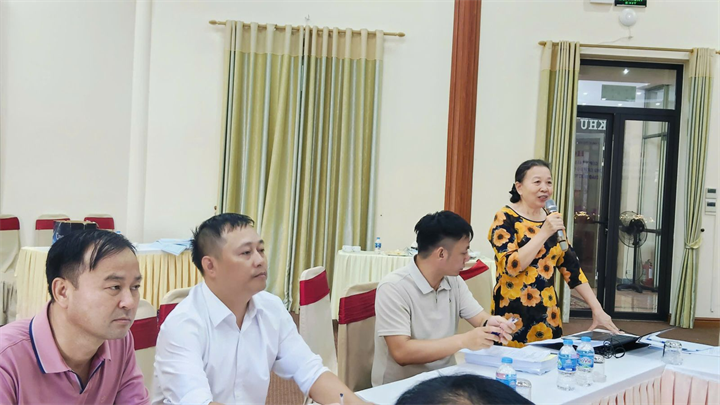 Đại biểu trao đổi tại hội thảo. Ảnh: MOET