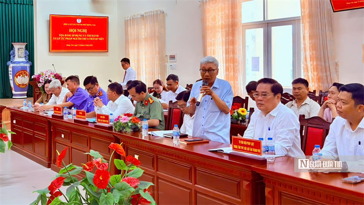 Các luật gia trao đổi tại tọa đàm về thi hành Luật Tư pháp người chưa thành niên.