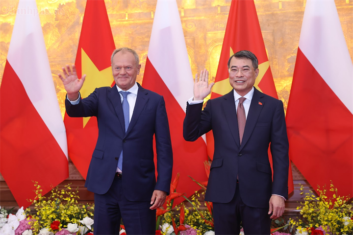 Thủ tướng Lê Minh Hưng và Thủ tướng Donald Tusk - Ảnh: chinhphu.vn/Nhật Bắc
