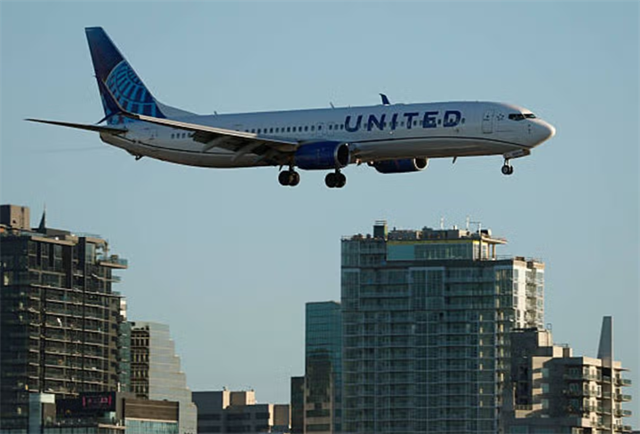 Ngày 24/10 (giờ địa phương), một chuyến bay của United Airlines hướng đến New Jersey đã phải quay trở lại Las Vegas. (Ảnh: Mirror)