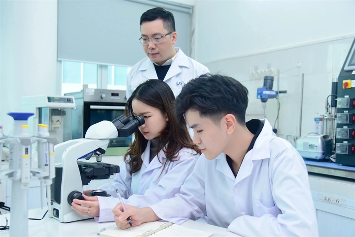 Thông tư quy định nhân sự hỗ trợ giáo dục đại học làm việc theo chế độ 40 giờ mỗi tuần. Ảnh: MOET