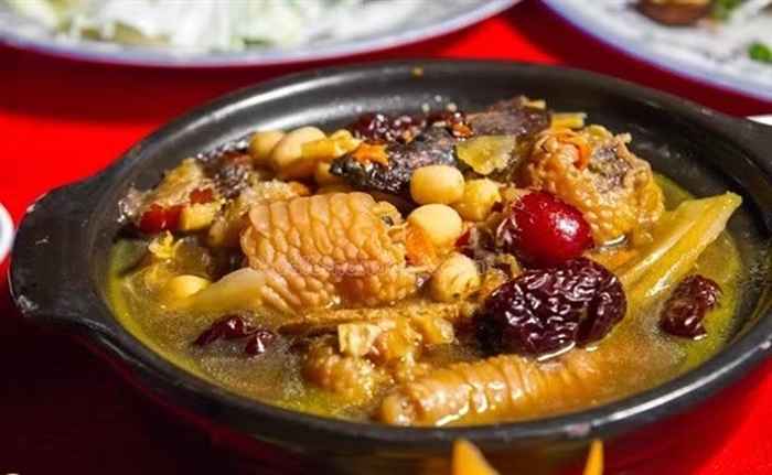 Từ gà Đông Tảo có thể làm thành nhiều món ngon. Ảnh: Tri thức & Cuộc sống