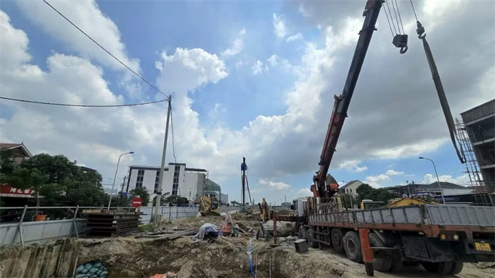 Các nhà thầu khẩn trương thi công các hạng mục của Gói thầu XL01, XL02, XL03... thuộc dự án đường cao tốc Vinh-Thanh Thủy. (Ảnh: HƯƠNG TRÀ). Ảnh chỉ mang tính minh họa cho bài viết.