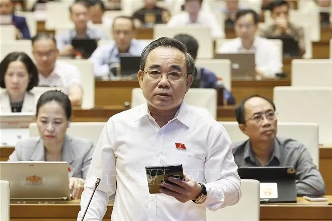 Đại biểu Quốc hội tỉnh Khánh Hòa Lê Hữu Trí phát biểu tại Quốc hội. Ảnh: Doãn Tấn/TTXVN
