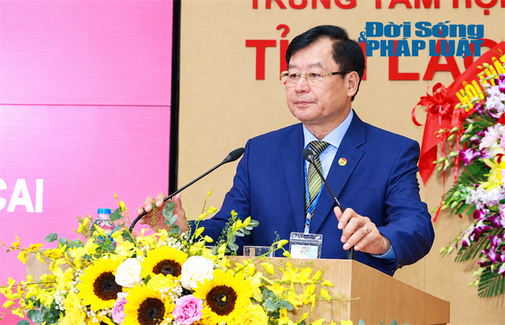 Ông Trần Công Phàn - Phó Bí thư Đảng uỷ, Phó Chủ tịch thường trực Hội Luật gia Việt Nam ghi nhận và đánh giá cao những nỗ lực của Ban Chấp hành, Ban Thường vụ cùng toàn thể hội viên Hội Luật gia tỉnh Lào Cai trong việc củng cố tổ chức, xây dựng quy chế hoạt động, bám sát sự lãnh đạo, chỉ đạo của Trung ương Hội và nhiệm vụ chính trị của địa phương để triển khai toàn diện các mặt công tác