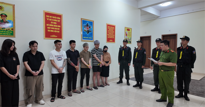Khởi tố 7 đối tượng về tội “Buôn bán hàng cấm”, quy định tại Điều 190 Bộ luật Hình sự. (Ảnh: Công an Quảng Ninh)
