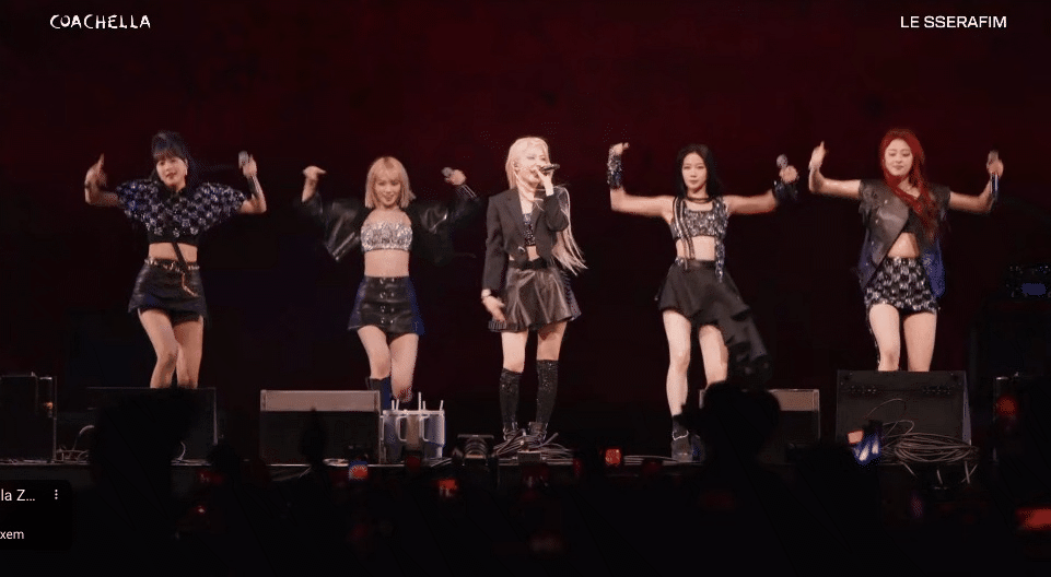 LE SSERAFIM chính thức chào sân Coachella: Visual cực chiến, khuấy động đám đông nhưng giọng hát live vẫn là điểm trừ! - Ảnh 2. LE SSERAFIM chính thức chào sân Coachella: Visual cực chiến, khuấy động đám đông nhưng giọng hát live vẫn là điểm trừ! - Ảnh 2.