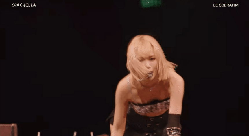 LE SSERAFIM chính thức chào sân Coachella: Visual cực chiến, khuấy động đám đông nhưng giọng hát live vẫn là điểm trừ! - Ảnh 6.