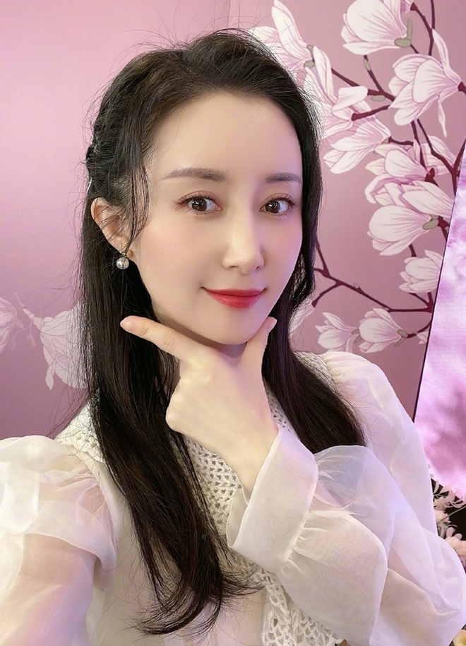 Nữ thần tuổi thơ sau 20 năm vẫn quá trẻ đẹp, hết thời kiếm 300 tỷ mỗi tháng vẫn buồn đến bật khóc - Ảnh 6. Nữ thần tuổi thơ sau 20 năm vẫn quá trẻ đẹp, hết thời kiếm 300 tỷ mỗi tháng vẫn buồn đến bật khóc - Ảnh 6.