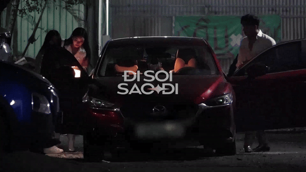 NÓNG: Lộ clip B Trần tính nóng như kem với bảo vệ ngay giữa phố trong lúc đi cùng Quỳnh Kool - Ảnh 7. NÓNG: Lộ clip B Trần tính nóng như kem với bảo vệ ngay giữa phố trong lúc đi cùng Quỳnh Kool - Ảnh 7.