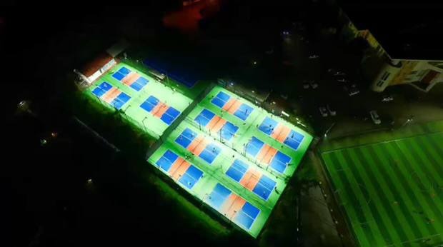 Cập nhật set kèo chơi pickleball xuyên lễ: Sân mở từ 5h sáng - 10h đêm vẫn kín người, lý do phải đặt lịch trước cả tuần là đây - Ảnh 10. Cập nhật set kèo chơi pickleball xuyên lễ: Sân mở từ 5h sáng - 10h đêm vẫn kín người, lý do phải đặt lịch trước cả tuần là đây - Ảnh 10.