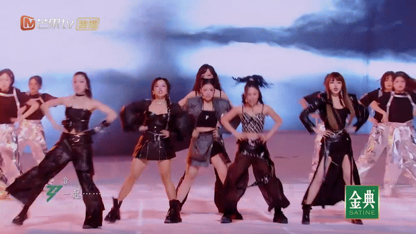 Suni Hạ Linh lột xác ở Công 1 Đạp gió: Trình diễn cực ngầu, biểu cảm đa dạng, liệu có còn bị chê về trang phục? - Ảnh 5. Suni Hạ Linh lột xác ở Công 1 Đạp gió: Trình diễn cực ngầu, biểu cảm đa dạng, liệu có còn bị chê về trang phục? - Ảnh 5.