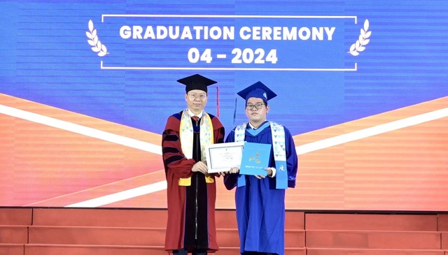 Nam sinh Bách khoa học vượt vẫn tốt nghiệp xuất sắc với GPA gần tuyệt đối, IELTS 8.0: Mình học 8 tiếng mỗi ngày trong tuần - Ảnh 1. Nam sinh Bách khoa học vượt vẫn tốt nghiệp xuất sắc với GPA gần tuyệt đối, IELTS 8.0: Mình học 8 tiếng mỗi ngày trong tuần - Ảnh 1.