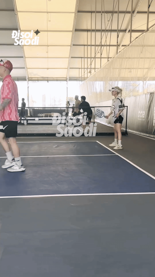 HOT: Bắt gặp Andree - Phương Ly đi chơi Pickleball, hẹn hò SOOBIN cùng bạn gái mới! - Ảnh 3. HOT: Bắt gặp Andree - Phương Ly đi chơi Pickleball, hẹn hò SOOBIN cùng bạn gái mới! - Ảnh 3.