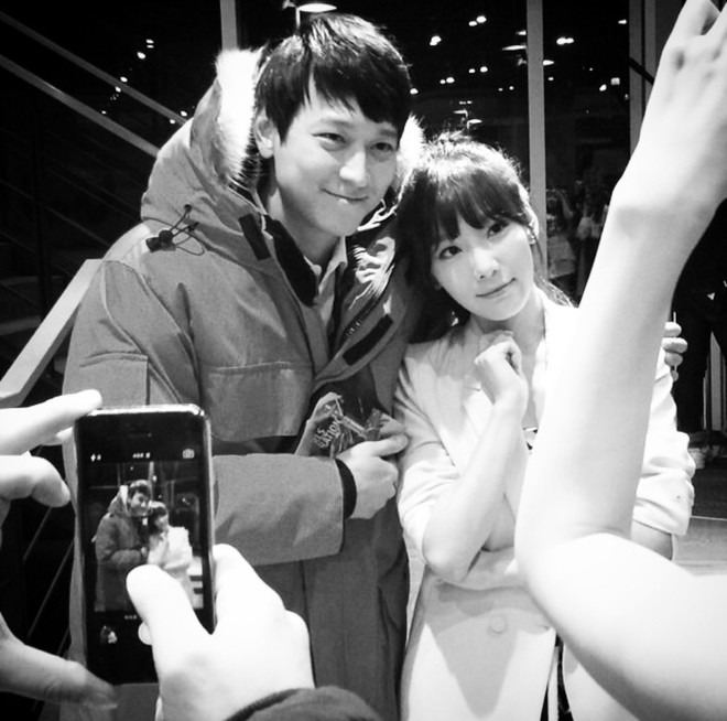 Top 1 Naver: Báo Hàn tung loạt hint Taeyeon hẹn hò thánh sống Kang Dong Won? - Ảnh 6. Top 1 Naver: Báo Hàn tung loạt hint Taeyeon hẹn hò thánh sống Kang Dong Won? - Ảnh 6.