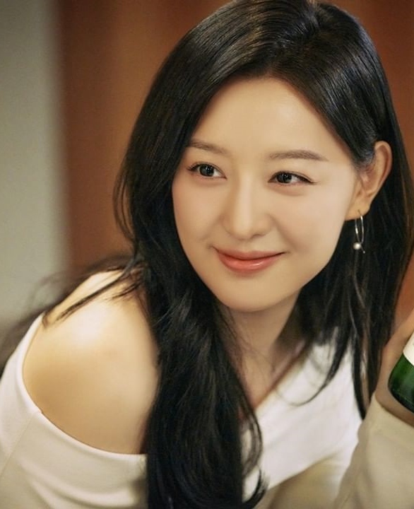Dậy sóng clip Kim Soo Hyun cử vệ sĩ thân tín hộ tống Kim Ji Won, cặp đôi Queen of Tears đang hẹn hò bí mật? - Ảnh 7. Dậy sóng clip Kim Soo Hyun cử vệ sĩ thân tín hộ tống Kim Ji Won, cặp đôi Queen of Tears đang hẹn hò bí mật? - Ảnh 7.
