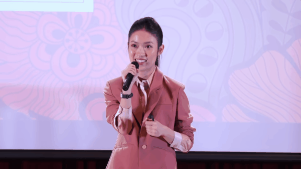 Bị chê cách phát âm tiếng Anh kiểu học đòi, giọng kịch hóa nghe rất khó chịu, Khánh Vy phản ứng ra sao? - Ảnh 2. Bị chê cách phát âm tiếng Anh kiểu học đòi, giọng kịch hóa nghe rất khó chịu, Khánh Vy phản ứng ra sao? - Ảnh 2.