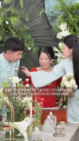 Hot: Cầu thủ Hồng Duy Pinky làm lễ ăn hỏi với bạn gái thạc sĩ, cô dâu xinh đẹp tinh tế chăm chồng từng chút một - Ảnh 6.