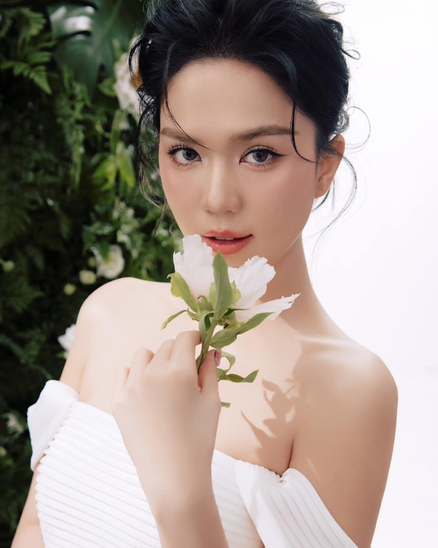 Xôn xao khoảnh khắc Ngọc Trinh và Vũ Khắc Tiệp hội ngộ vui vẻ bên nhau sau tin nghỉ chơi - Ảnh 8. Xôn xao khoảnh khắc Ngọc Trinh và Vũ Khắc Tiệp hội ngộ vui vẻ bên nhau sau tin nghỉ chơi - Ảnh 8.