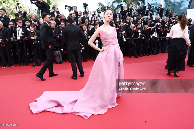 Thảm đỏ Cannes ngày 6: Yoona - Han So Hee đại chiến visual, Lay (EXO) bị ống kính hung thần dìm thảm - Ảnh 8.