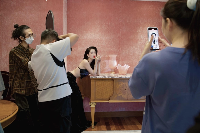 Xôn xao khoảnh khắc Ngọc Trinh và Vũ Khắc Tiệp hội ngộ vui vẻ bên nhau sau tin nghỉ chơi - Ảnh 20. Xôn xao khoảnh khắc Ngọc Trinh và Vũ Khắc Tiệp hội ngộ vui vẻ bên nhau sau tin nghỉ chơi - Ảnh 20.