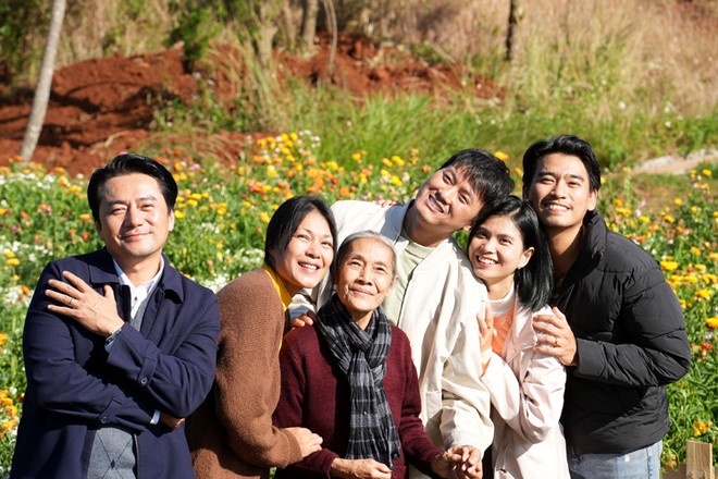 Lật Mặt 7 đạt mốc 421 tỷ, chính thức lật đổ Bố Già của Trấn Thành - Ảnh 4. Lật Mặt 7 đạt mốc 421 tỷ, chính thức lật đổ Bố Già của Trấn Thành - Ảnh 4.