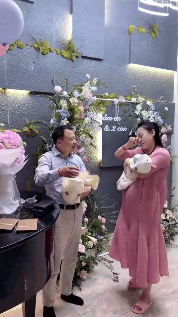 Phương Oanh khóc nấc khi sinh xong về biệt thự vì 1 thứ Shark Bình chuẩn bị, hé lộ thái độ mẹ chồng khi có thêm 2 cháu - Ảnh 5. Phương Oanh khóc nấc khi sinh xong về biệt thự vì 1 thứ Shark Bình chuẩn bị, hé lộ thái độ mẹ chồng khi có thêm 2 cháu - Ảnh 5.