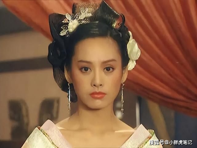 Mỹ nhân độc nhất vô nhị của showbiz trẻ đẹp bất ngờ sau 30 năm, U55 sống cô độc với 3500 tỷ - Ảnh 3. Mỹ nhân độc nhất vô nhị của showbiz trẻ đẹp bất ngờ sau 30 năm, U55 sống cô độc với 3500 tỷ - Ảnh 3.