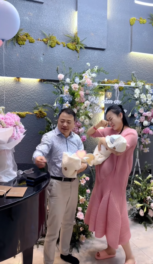 Phương Oanh đổi cách xưng hô với Shark Bình hậu sinh con, tiết lộ khóc nghẹn ở tháng thứ 7 vì lý do này - Ảnh 4.