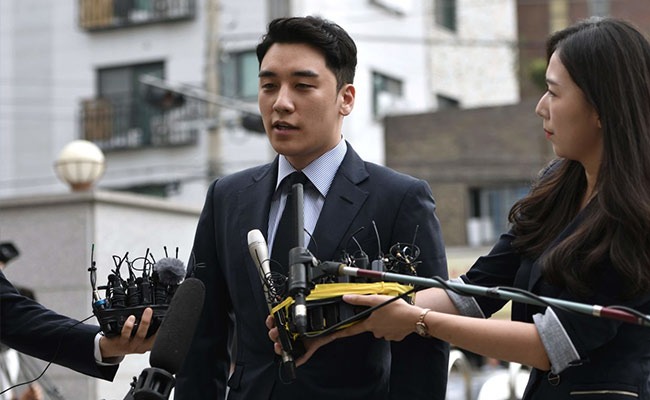Seungri bị con trai trùm showbiz Hong Kong đuổi cổ - Ảnh 5. Seungri bị con trai trùm showbiz Hong Kong đuổi cổ - Ảnh 5.