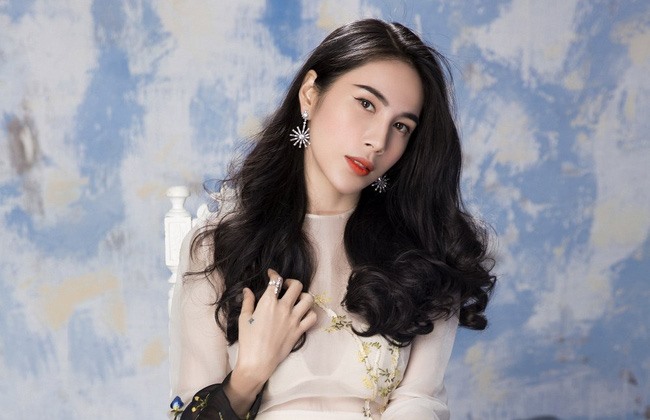 Thuỷ Tiên đeo nhẫn kim cương, lộ diện giữa ồn ào đối chất với Khánh Thi vụ ca sĩ Vbiz nợ 80 triệu - Ảnh 5. Thuỷ Tiên đeo nhẫn kim cương, lộ diện giữa ồn ào đối chất với Khánh Thi vụ ca sĩ Vbiz nợ 80 triệu - Ảnh 5.