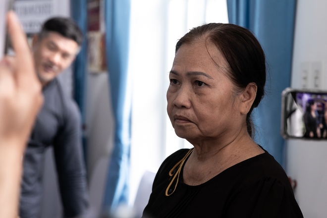 Vợ diễn viên Đức Tiến lần đầu lộ diện với vẻ ngoài tiều tụy, tinh thần bị ảnh hưởng vì bị trách móc - Ảnh 3. Vợ diễn viên Đức Tiến lần đầu lộ diện với vẻ ngoài tiều tụy, tinh thần bị ảnh hưởng vì bị trách móc - Ảnh 3.