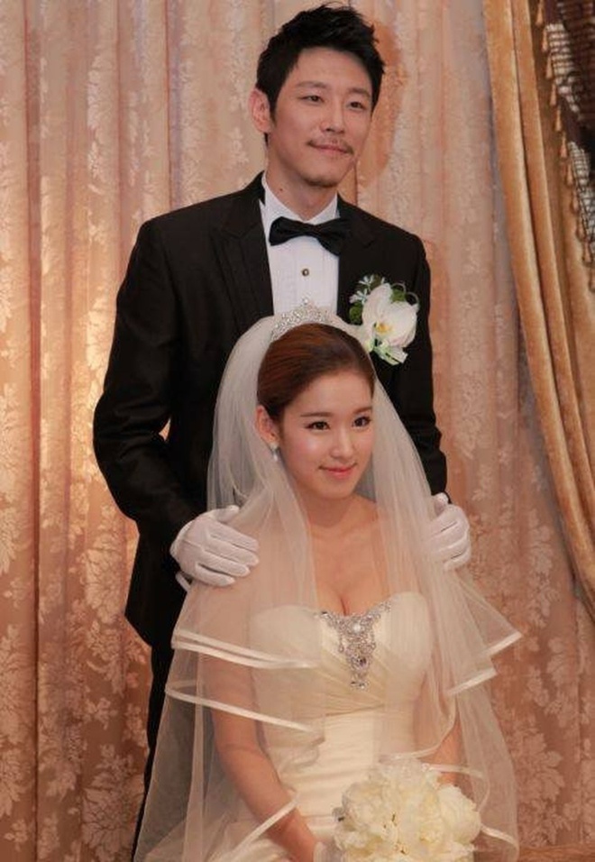 Mỹ nhân Hàn bị bạo hành: Choi Jin Sil - Goo Hara lâm vào bước đường tự tử, sao Hậu Duệ Mặt Trời bị chồng đánh và cấm gặp con 11 năm - Ảnh 20. Mỹ nhân Hàn bị bạo hành: Choi Jin Sil - Goo Hara lâm vào bước đường tự tử, sao Hậu Duệ Mặt Trời bị chồng đánh và cấm gặp con 11 năm - Ảnh 20.
