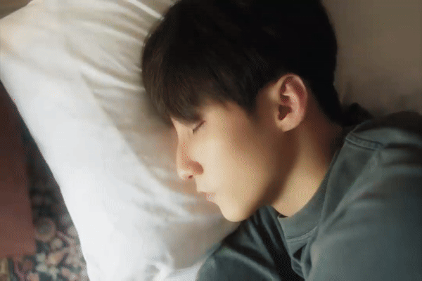 Netizen truy lùng cô gái thay thế Hải Tú làm nàng thơ của Sơn Tùng, 1 nữ diễn viên đã có chồng cũng được réo tên! - Ảnh 2. Netizen truy lùng cô gái thay thế Hải Tú làm nàng thơ của Sơn Tùng, 1 nữ diễn viên đã có chồng cũng được réo tên! - Ảnh 2.