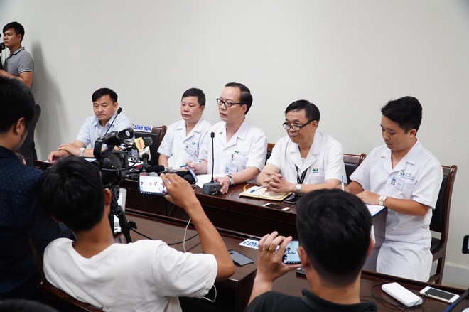 Những vụ học sinh bị bỏ quên trên xe đưa đón của trường: Sự tắc trách của người lớn và nỗi đau của gia đình - Ảnh 4. Những vụ học sinh bị bỏ quên trên xe đưa đón của trường: Sự tắc trách của người lớn và nỗi đau của gia đình - Ảnh 4.
