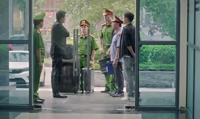 Trạm Cứu Hộ Trái Tim tập 36: Nghĩa bị bắt trước khi trốn ra nước ngoài, phản ứng của Ngân Hà khiến khán giả bức xúc - Ảnh 5. Trạm Cứu Hộ Trái Tim tập 36: Nghĩa bị bắt trước khi trốn ra nước ngoài, phản ứng của Ngân Hà khiến khán giả bức xúc - Ảnh 5.