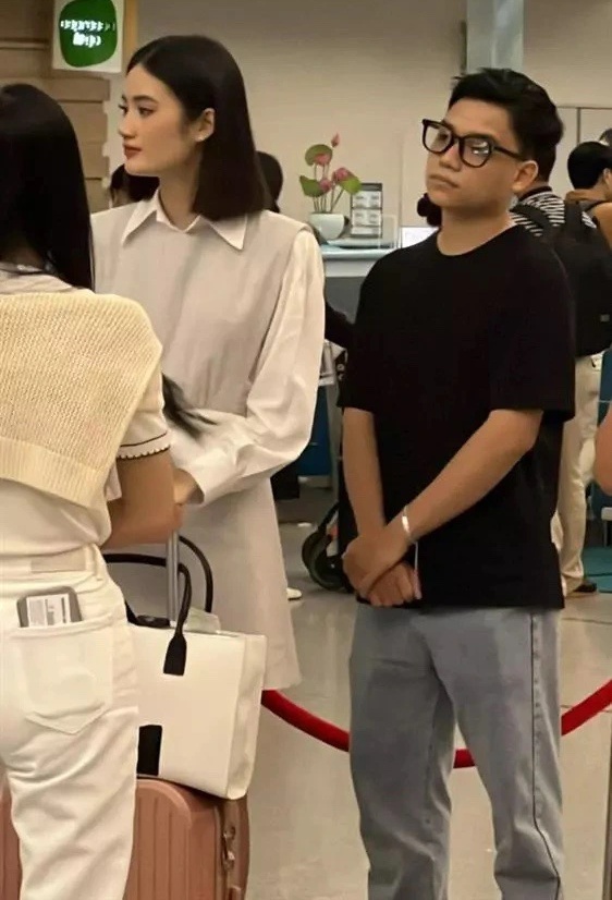 Bạn trai Hoa hậu Ý Nhi bất ngờ nhắn vỏn vẹn 2 chữ, làm lộ tình trạng yêu đương hiện tại - Ảnh 4. Bạn trai Hoa hậu Ý Nhi bất ngờ nhắn vỏn vẹn 2 chữ, làm lộ tình trạng yêu đương hiện tại - Ảnh 4.