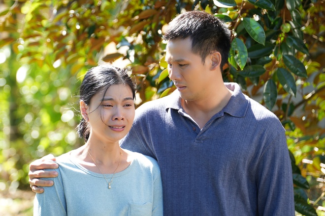 Cặp sao Việt ở Lật Mặt 7 vướng tin đồn phim giả tình thật, lộ clip triệu view dựa sát nhau không rời - Ảnh 5.