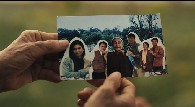 Cặp sao Việt ở Lật Mặt 7 vướng tin đồn phim giả tình thật, lộ clip triệu view dựa sát nhau không rời - Ảnh 1.