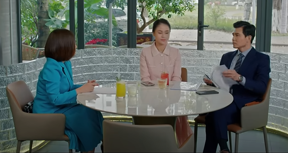 Trạm Cứu Hộ Trái Tim tập 25: Ngân Hà tiếp tục để mẹ già phải gánh còng lưng, netizen ngán ngẩm: Nhân vật chính dở nhất màn ảnh Việt - Ảnh 3. Trạm Cứu Hộ Trái Tim tập 25: Ngân Hà tiếp tục để mẹ già phải gánh còng lưng, netizen ngán ngẩm: Nhân vật chính dở nhất màn ảnh Việt - Ảnh 3.