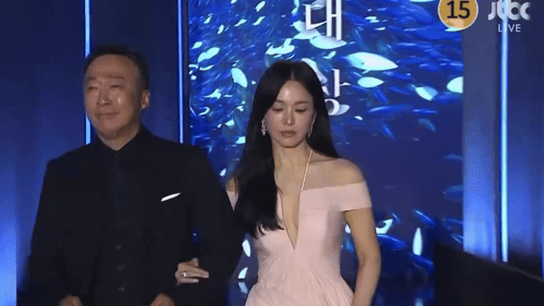 Song Hye Kyo - Song Joong Ki qua 8 mùa Baeksang: 2016 tổ chức đám cưới sớm, 2024 đụng độ sượng trân sau vụ ly hôn ồn ào - Ảnh 15.