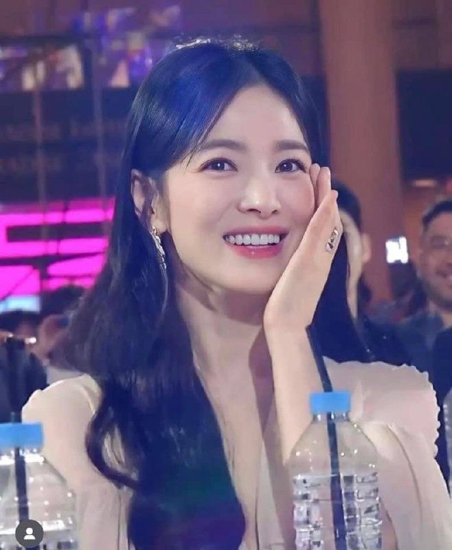 Song Hye Kyo - Song Joong Ki qua 8 mùa Baeksang: 2016 tổ chức đám cưới sớm, 2024 đụng độ sượng trân sau vụ ly hôn ồn ào - Ảnh 10. Song Hye Kyo - Song Joong Ki qua 8 mùa Baeksang: 2016 tổ chức đám cưới sớm, 2024 đụng độ sượng trân sau vụ ly hôn ồn ào - Ảnh 10.
