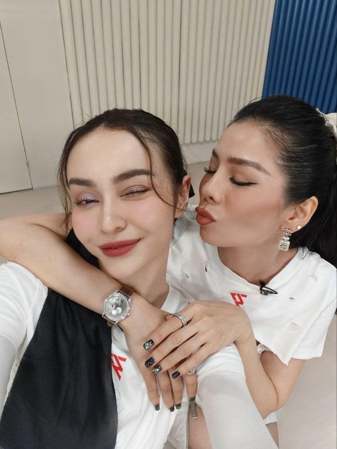 Lệ Quyên chúc mừng MLee có công ty mới, không quên... flex bản thân có hào quang thành công! - Ảnh 2. Lệ Quyên chúc mừng MLee có công ty mới, không quên... flex bản thân có hào quang thành công! - Ảnh 2.