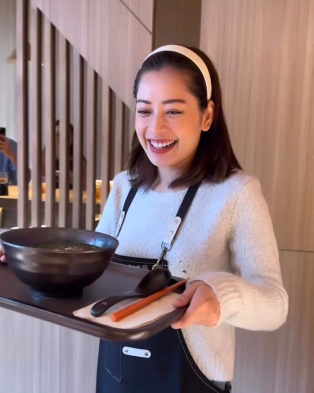 Ông chủ gia vị DH Foods review phở Chi Pu: Mặn quá, phải thêm nước suối mới tạm ăn được - Ảnh 2. Ông chủ gia vị DH Foods review phở Chi Pu: Mặn quá, phải thêm nước suối mới tạm ăn được - Ảnh 2.