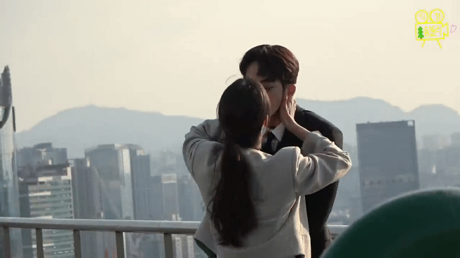 Hot: Tóm dính Nam Joo Hyuk dùng kỳ nghỉ quân đội để hẹn hò với Suzy? - Ảnh 5. Hot: Tóm dính Nam Joo Hyuk dùng kỳ nghỉ quân đội để hẹn hò với Suzy? - Ảnh 5.