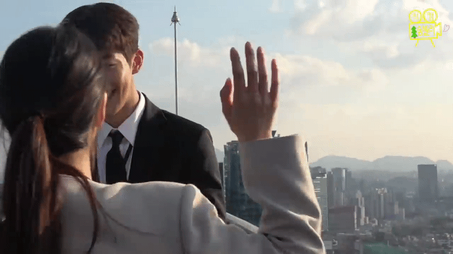 Hot: Tóm dính Nam Joo Hyuk dùng kỳ nghỉ quân đội để hẹn hò với Suzy? - Ảnh 7. Hot: Tóm dính Nam Joo Hyuk dùng kỳ nghỉ quân đội để hẹn hò với Suzy? - Ảnh 7.