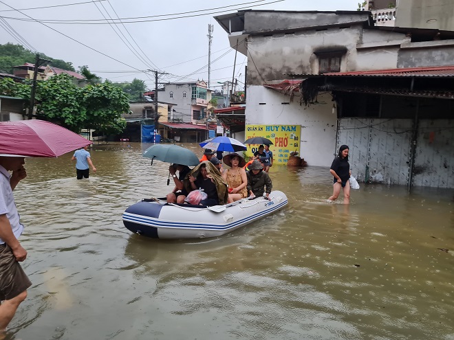 Những hình ảnh xót xa ở Hà Giang lúc này: Lũ trên sông Lô cao nhất trong gần 40 năm, toàn thành phố chìm trong biển nước - Ảnh 1. Những hình ảnh xót xa ở Hà Giang lúc này: Lũ trên sông Lô cao nhất trong gần 40 năm, toàn thành phố chìm trong biển nước - Ảnh 1.