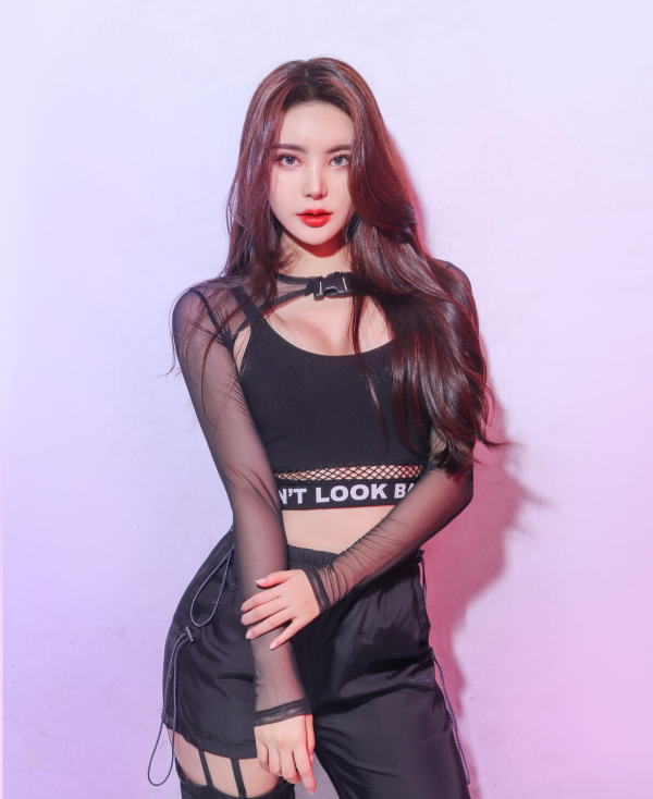 Nữ ca sĩ Gen Z bị tuyên án 15 năm tù giam - Ảnh 2. Nữ ca sĩ Gen Z bị tuyên án 15 năm tù giam - Ảnh 2.