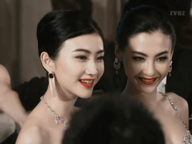 Sốc với nhan sắc xuống cấp của đệ nhất mỹ nhân màn ảnh, mặt sưng vù còn diện đồ như bà thím - Ảnh 3. Sốc với nhan sắc xuống cấp của đệ nhất mỹ nhân màn ảnh, mặt sưng vù còn diện đồ như bà thím - Ảnh 3.