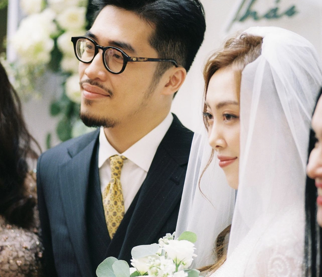 Vũ. đã có con đầu lòng, thì ra dấu hiệu có tin vui đã lộ rõ mồn một trong ngày cưới - Ảnh 7. Vũ. đã có con đầu lòng, thì ra dấu hiệu có tin vui đã lộ rõ mồn một trong ngày cưới - Ảnh 7.